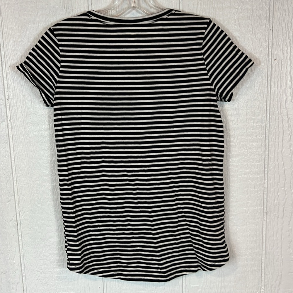Girls Old Navy Black and White Striped Tee - Picture 4 of 4